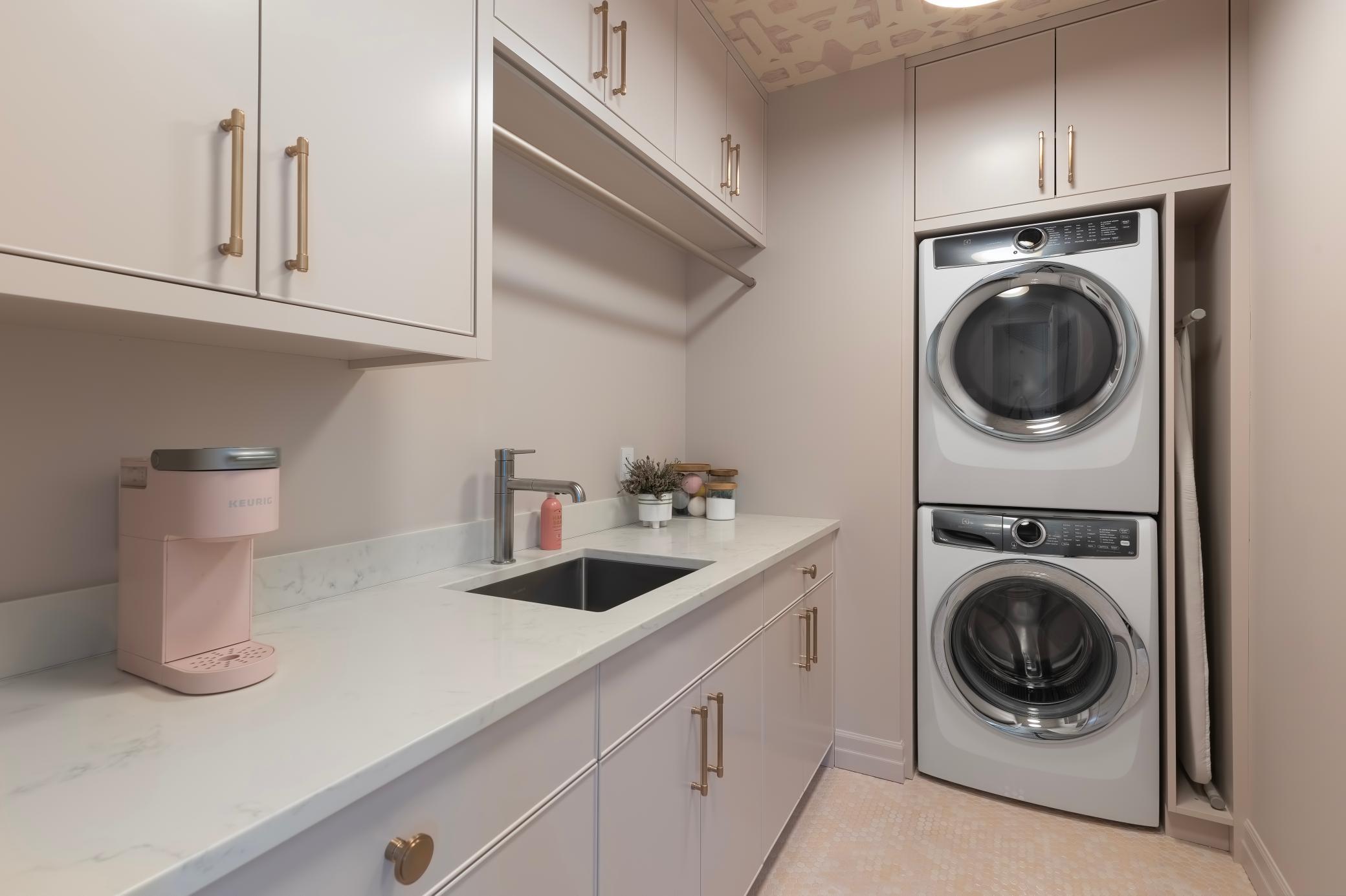 2847 E Lake Of The Isles Parkway