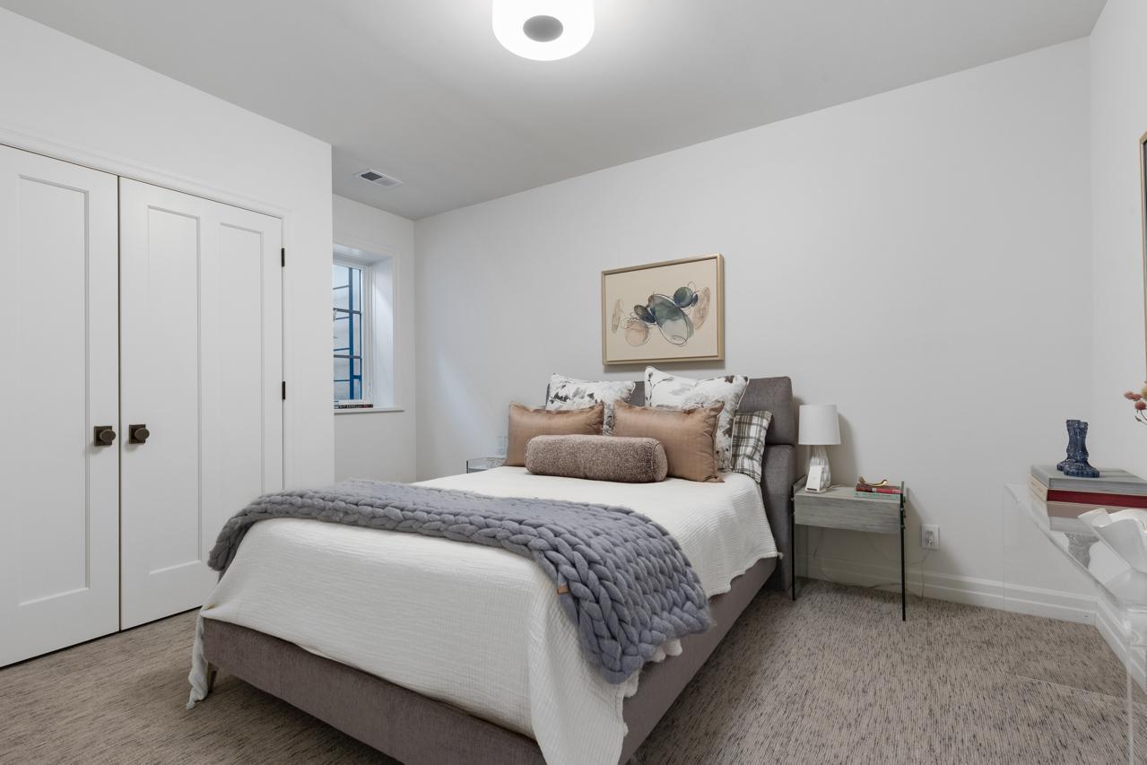 2847 E Lake Of The Isles Parkway