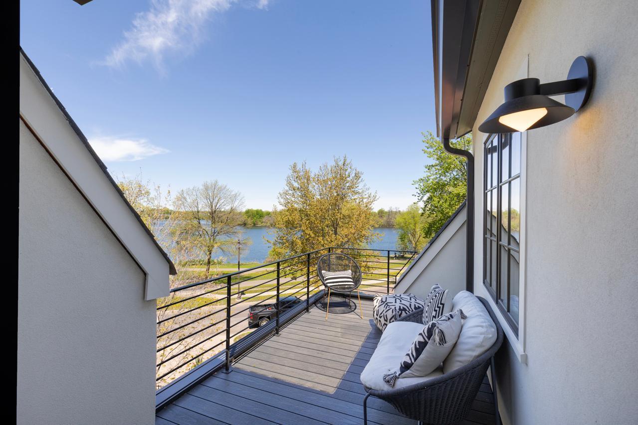 2847 E Lake Of The Isles Parkway