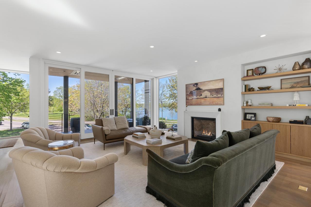 2847 E Lake Of The Isles Parkway