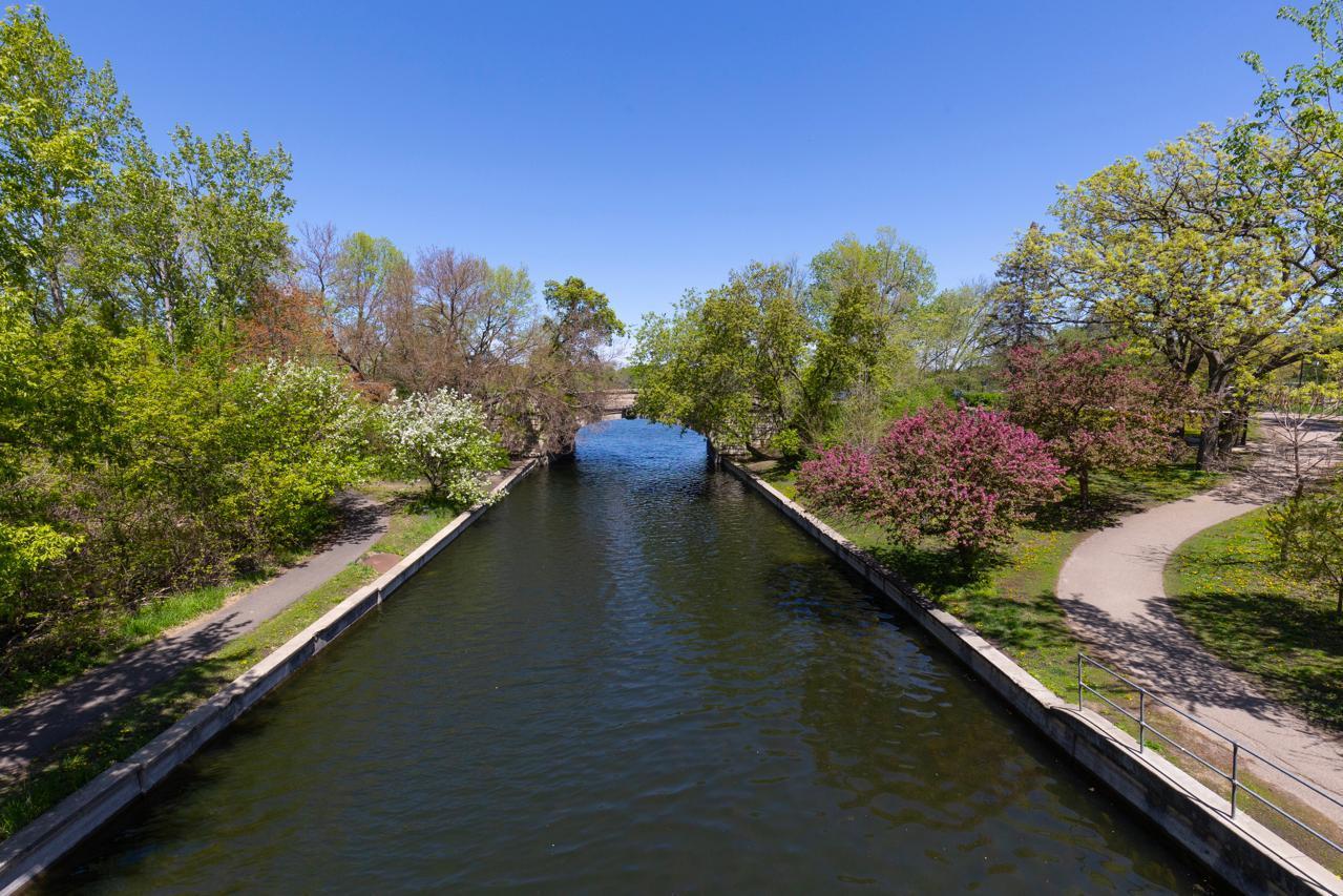 2847 E Lake Of The Isles Parkway