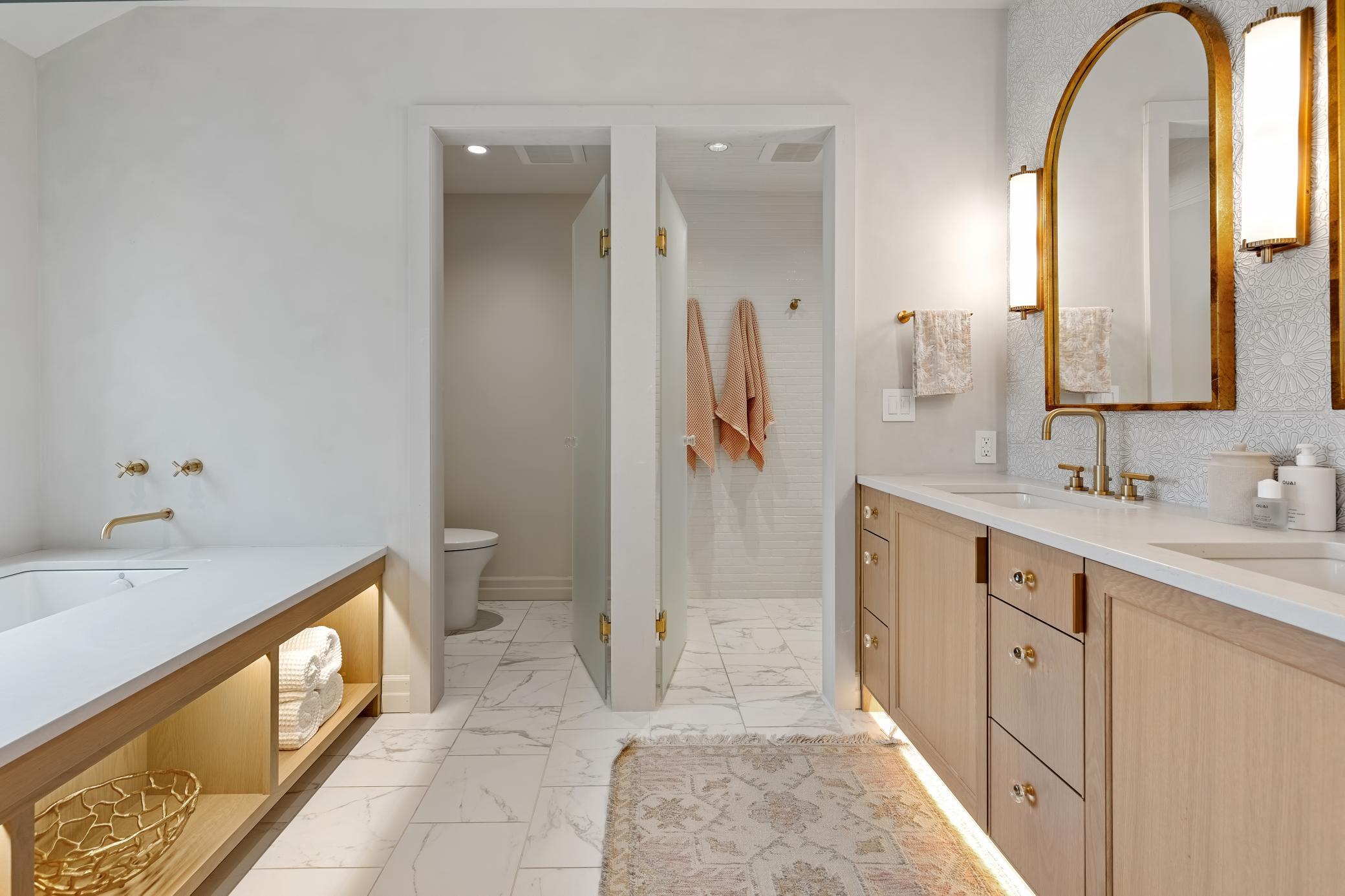 2847 E Lake Of The Isles Parkway