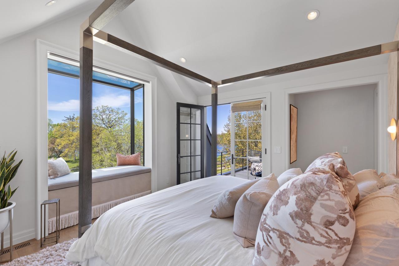 2847 E Lake Of The Isles Parkway