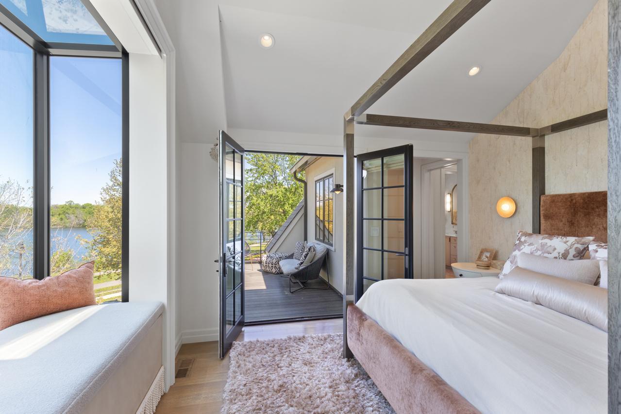 2847 E Lake Of The Isles Parkway