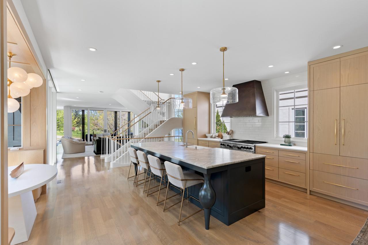 2847 E Lake Of The Isles Parkway