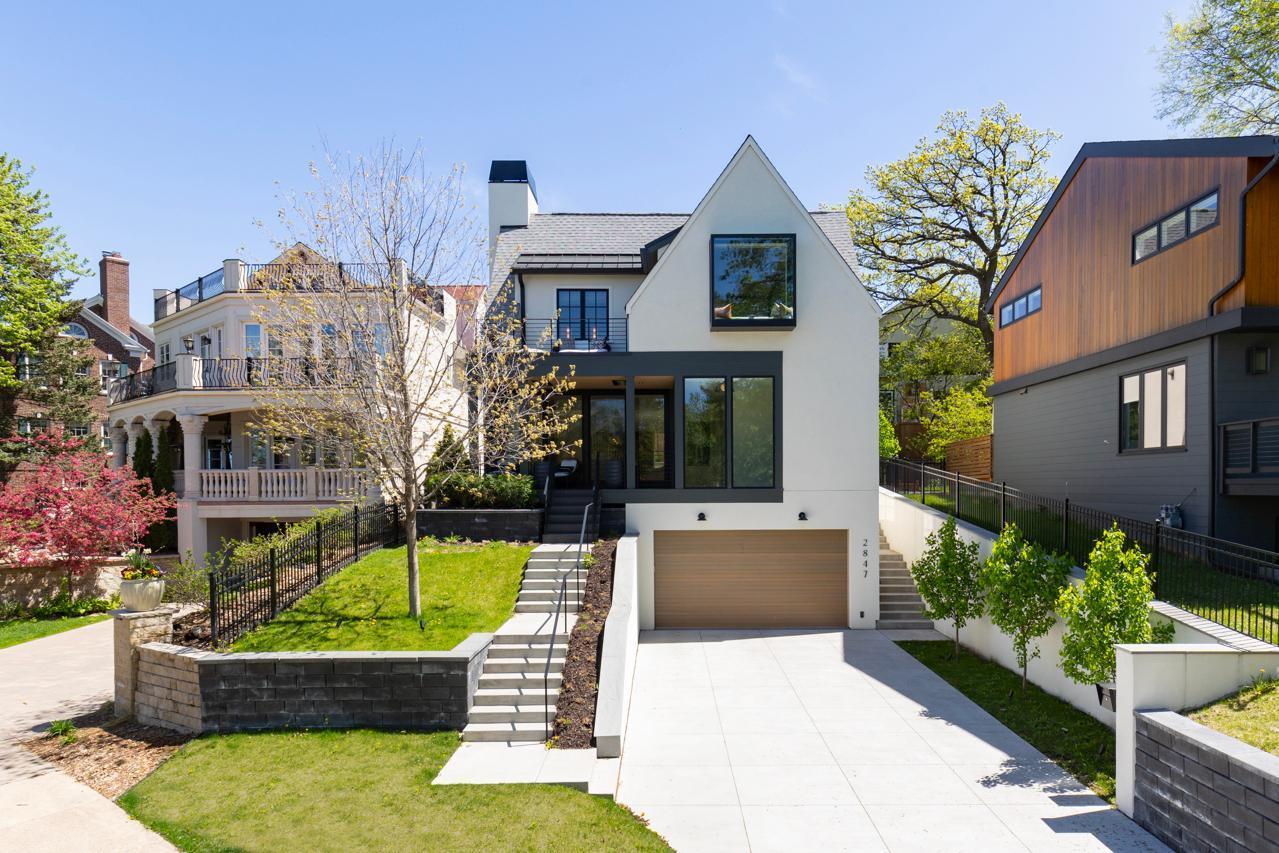 2847 E Lake Of The Isles Parkway