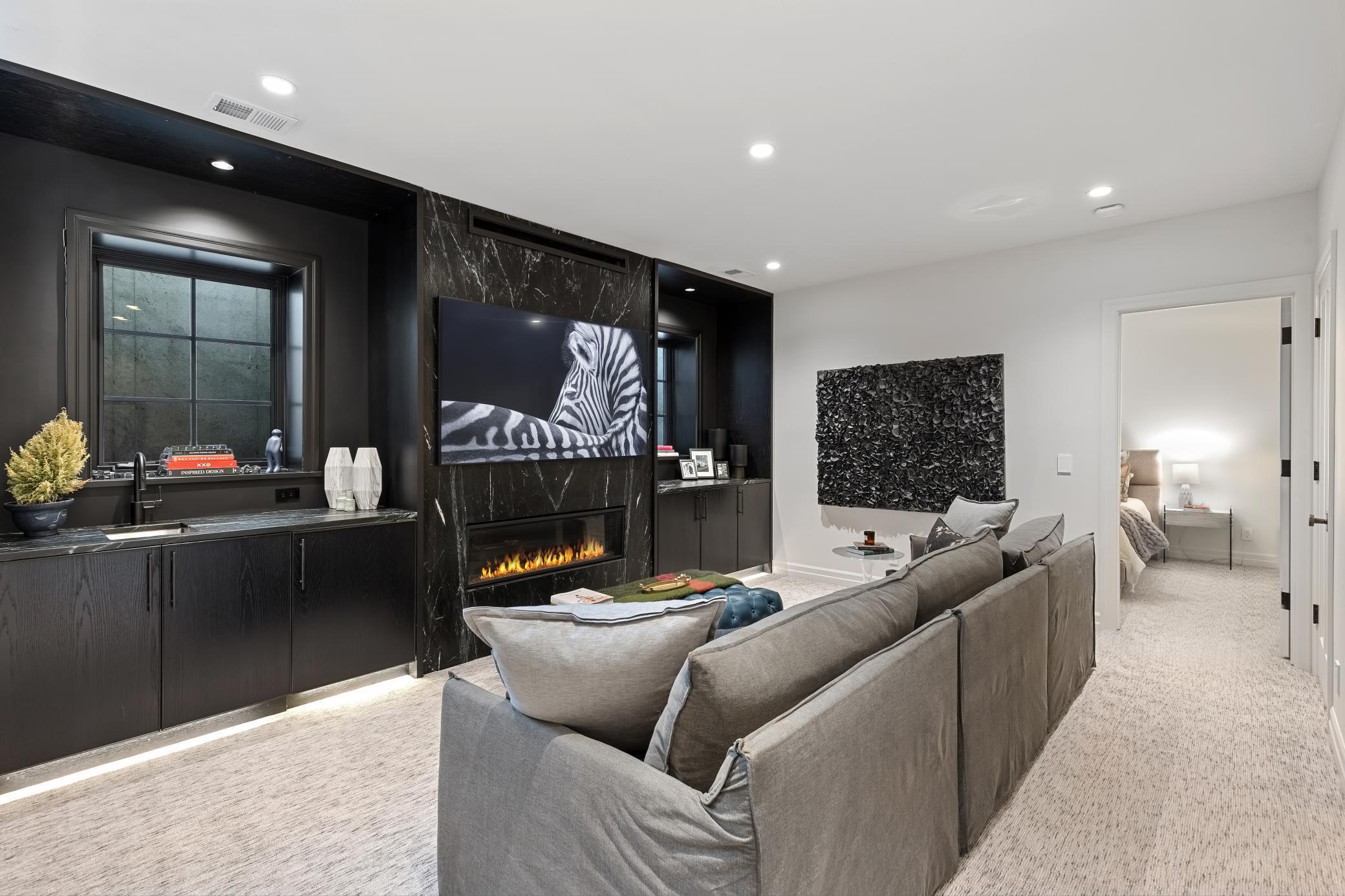 2847 E Lake Of The Isles Parkway