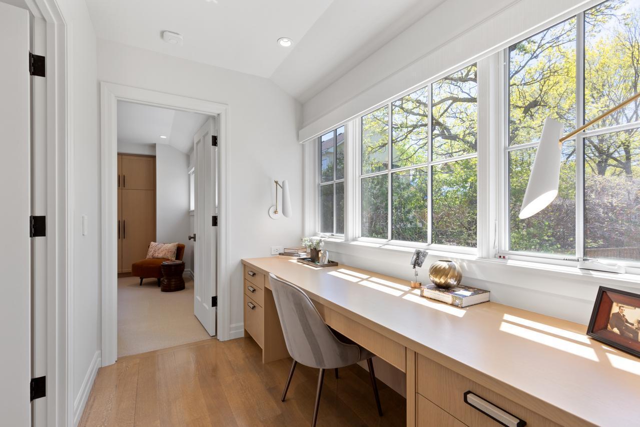 2847 E Lake Of The Isles Parkway