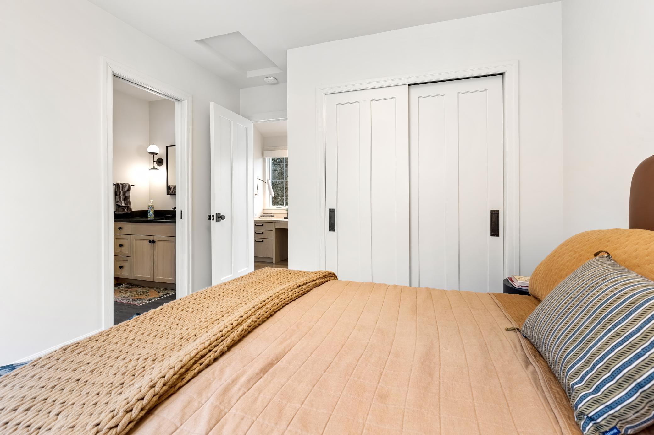 2847 E Lake Of The Isles Parkway