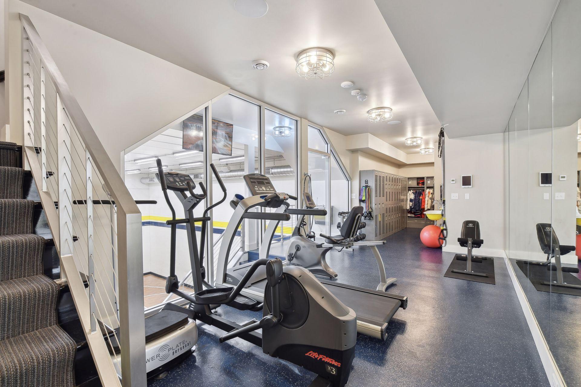 20100 Lakeview Avenue