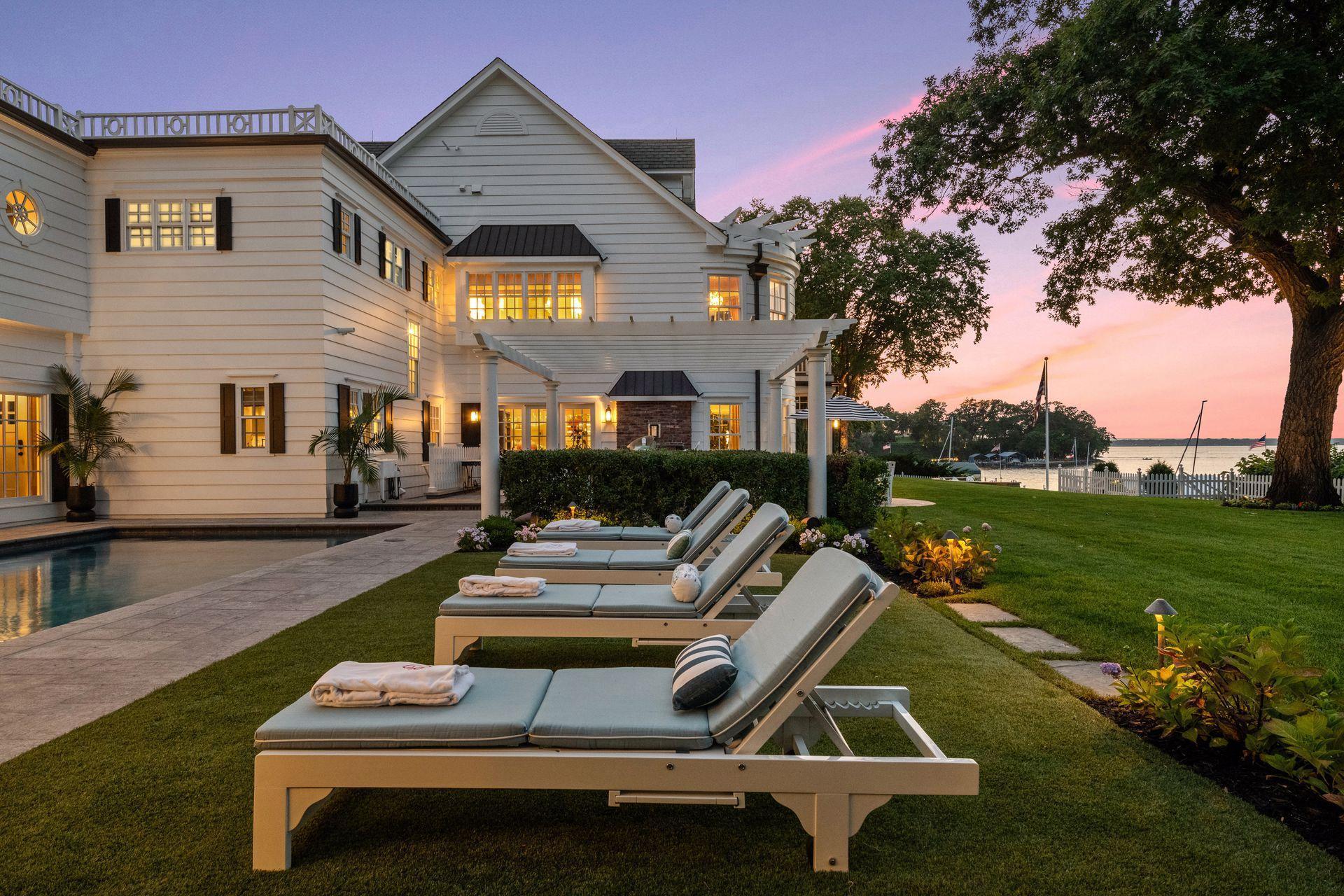 20100 Lakeview Avenue