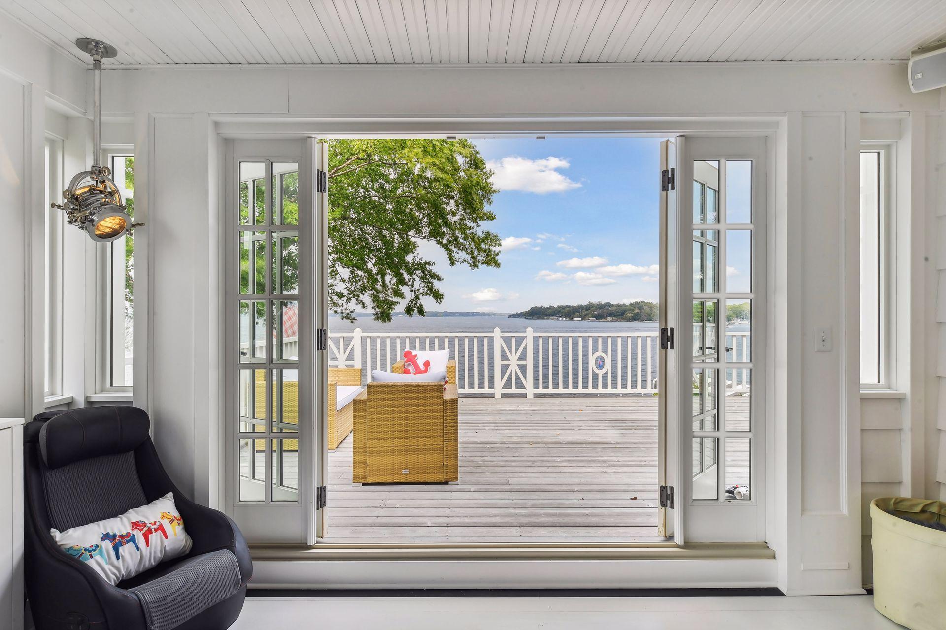 20100 Lakeview Avenue