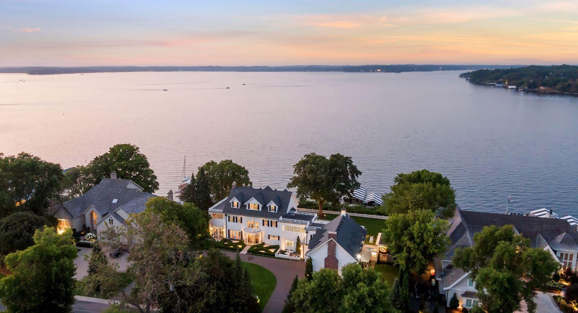 20100 Lakeview Avenue