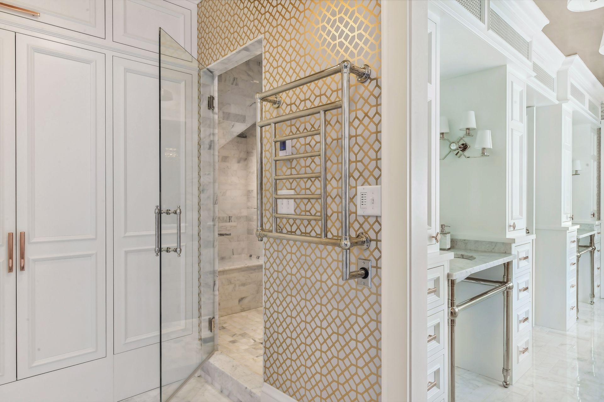 20100 Lakeview Avenue