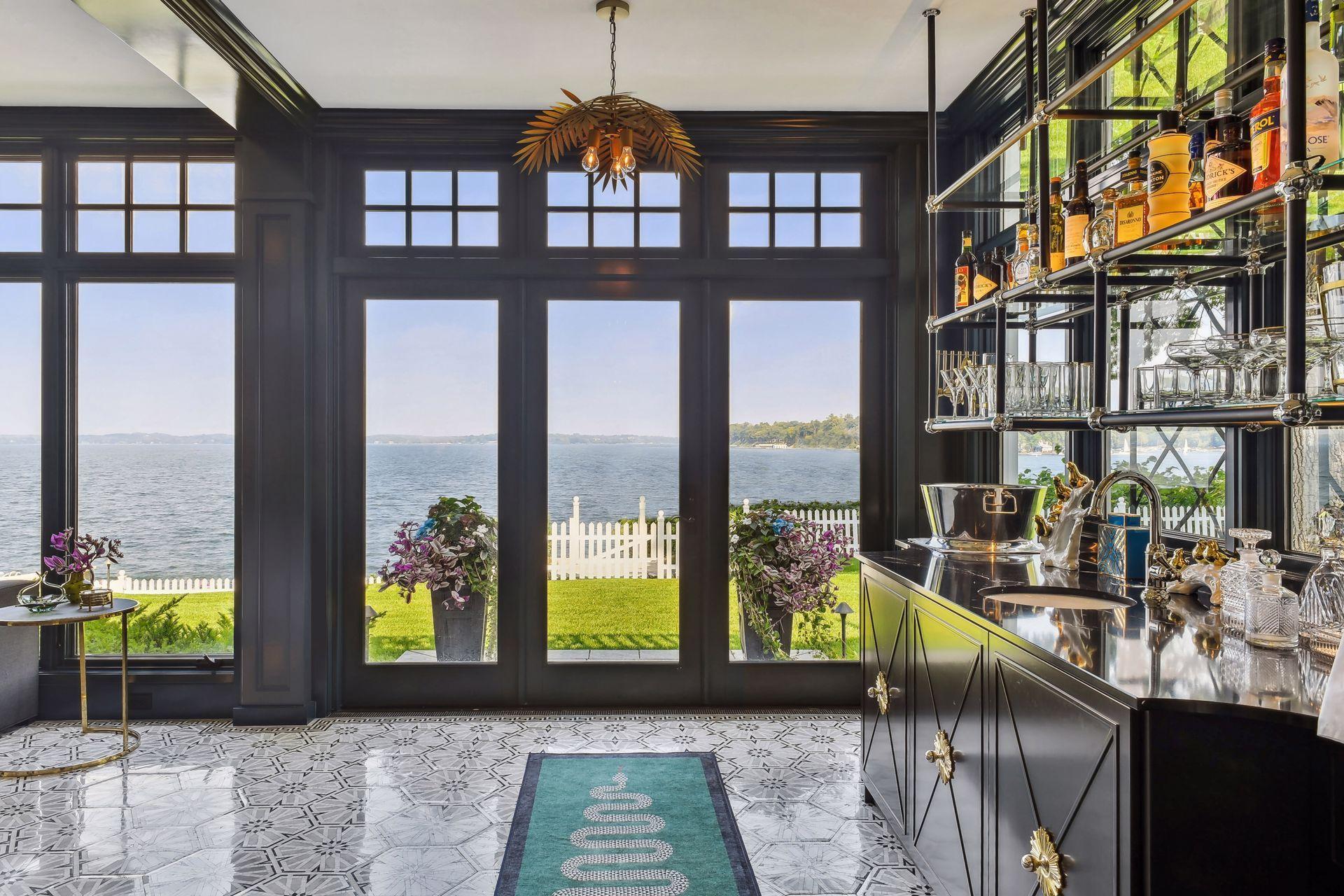 20100 Lakeview Avenue