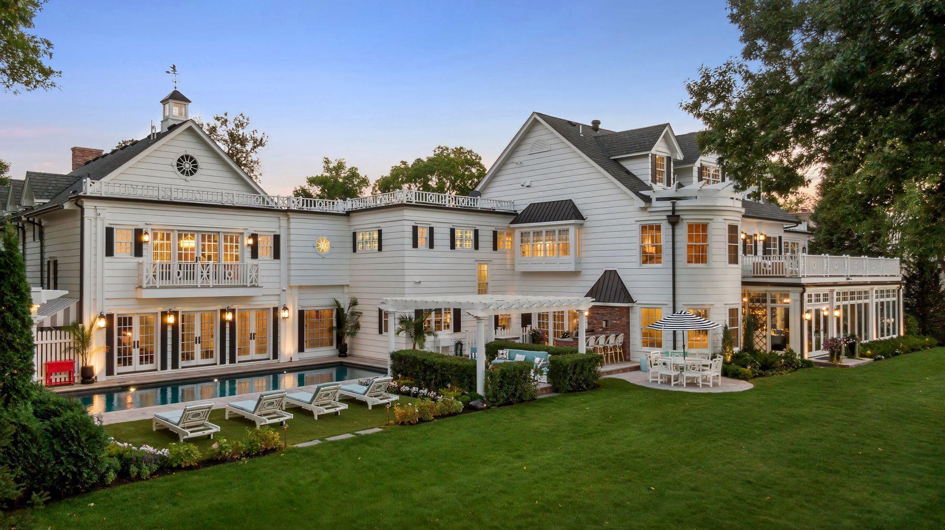 20100 Lakeview Avenue