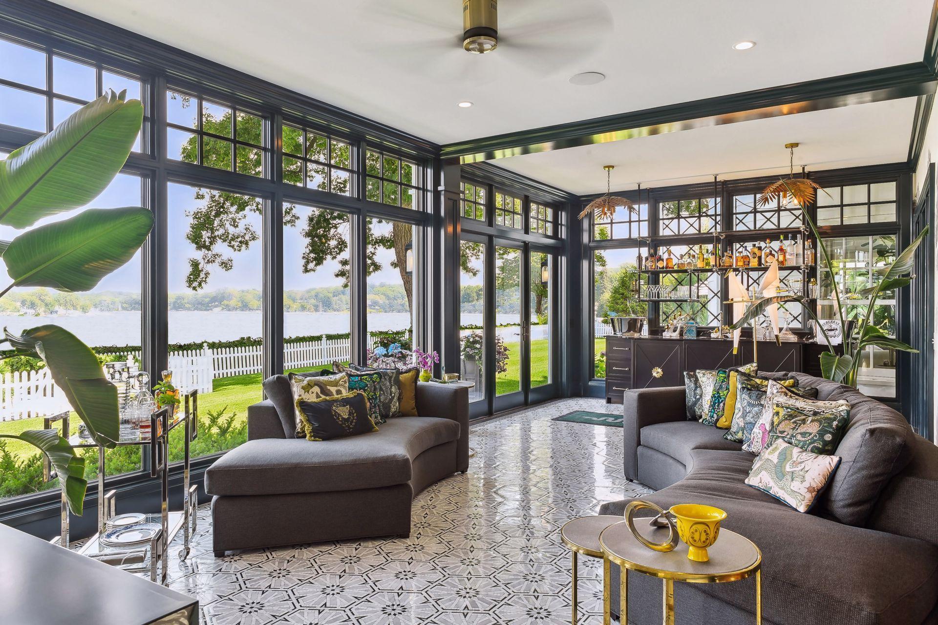 20100 Lakeview Avenue