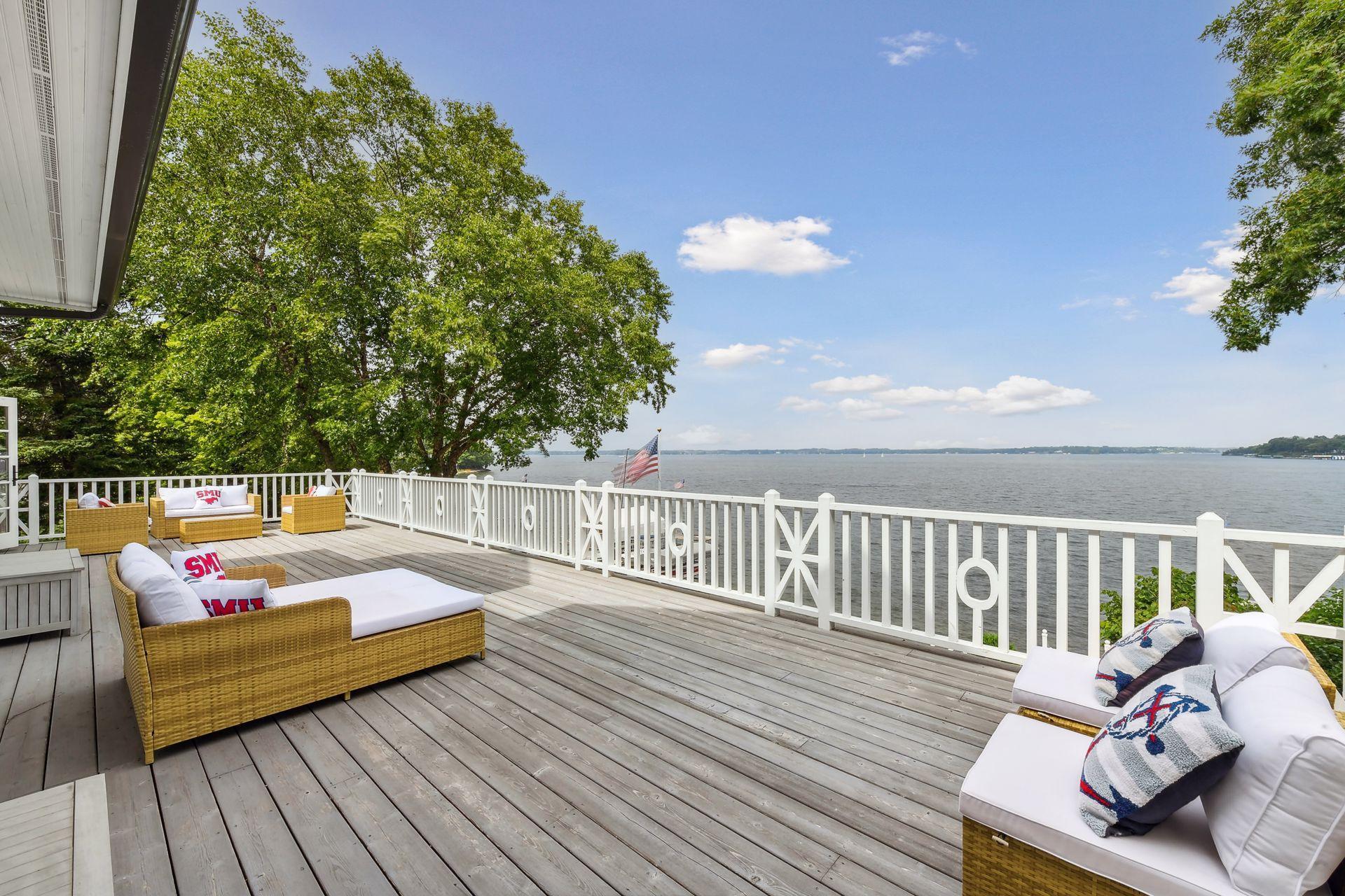 20100 Lakeview Avenue