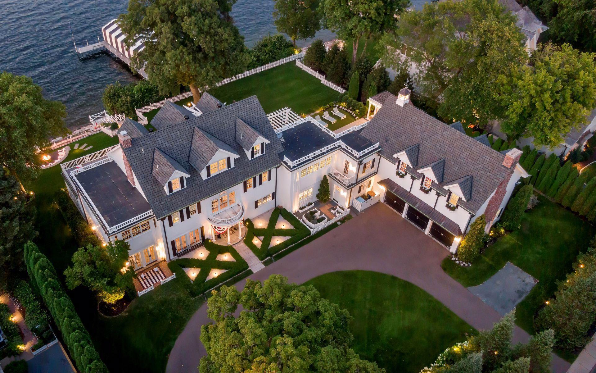 20100 Lakeview Avenue