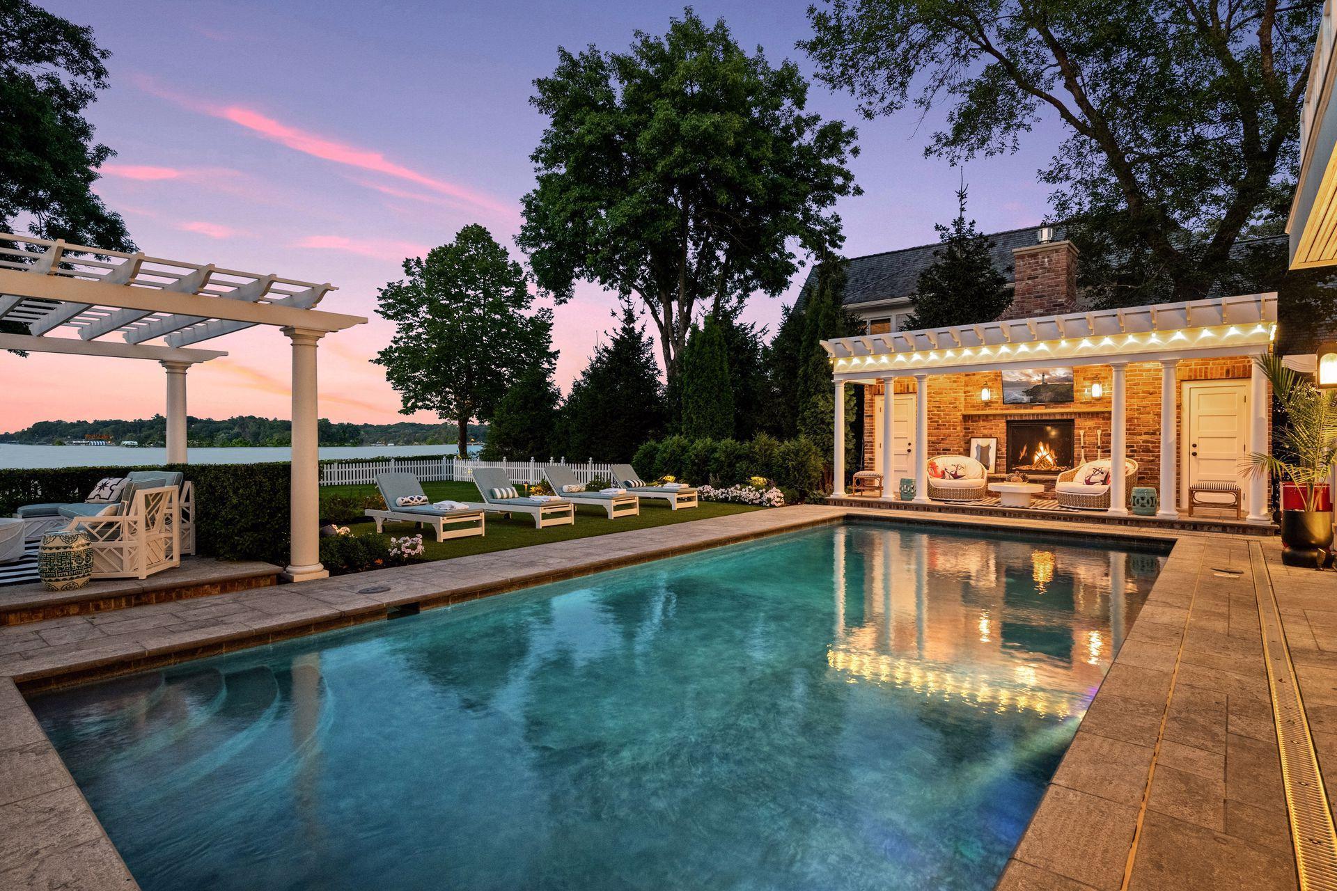 20100 Lakeview Avenue