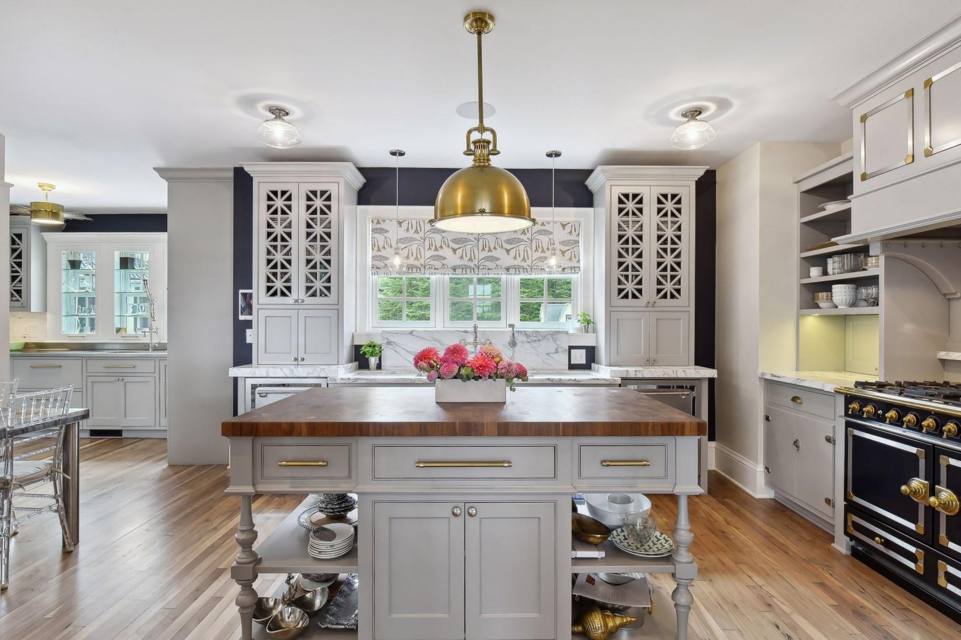 20100 Lakeview Avenue