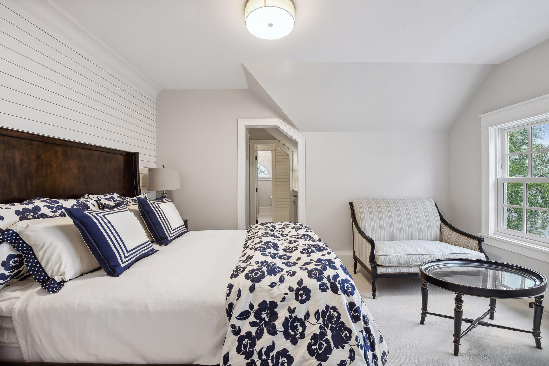 20100 Lakeview Avenue