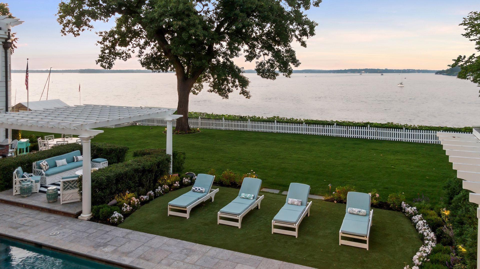 20100 Lakeview Avenue