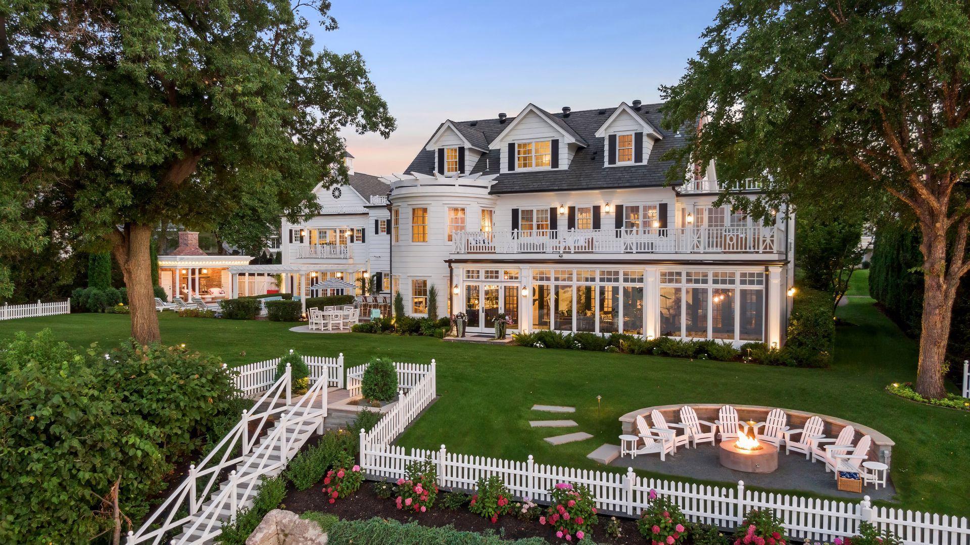 20100 Lakeview Avenue