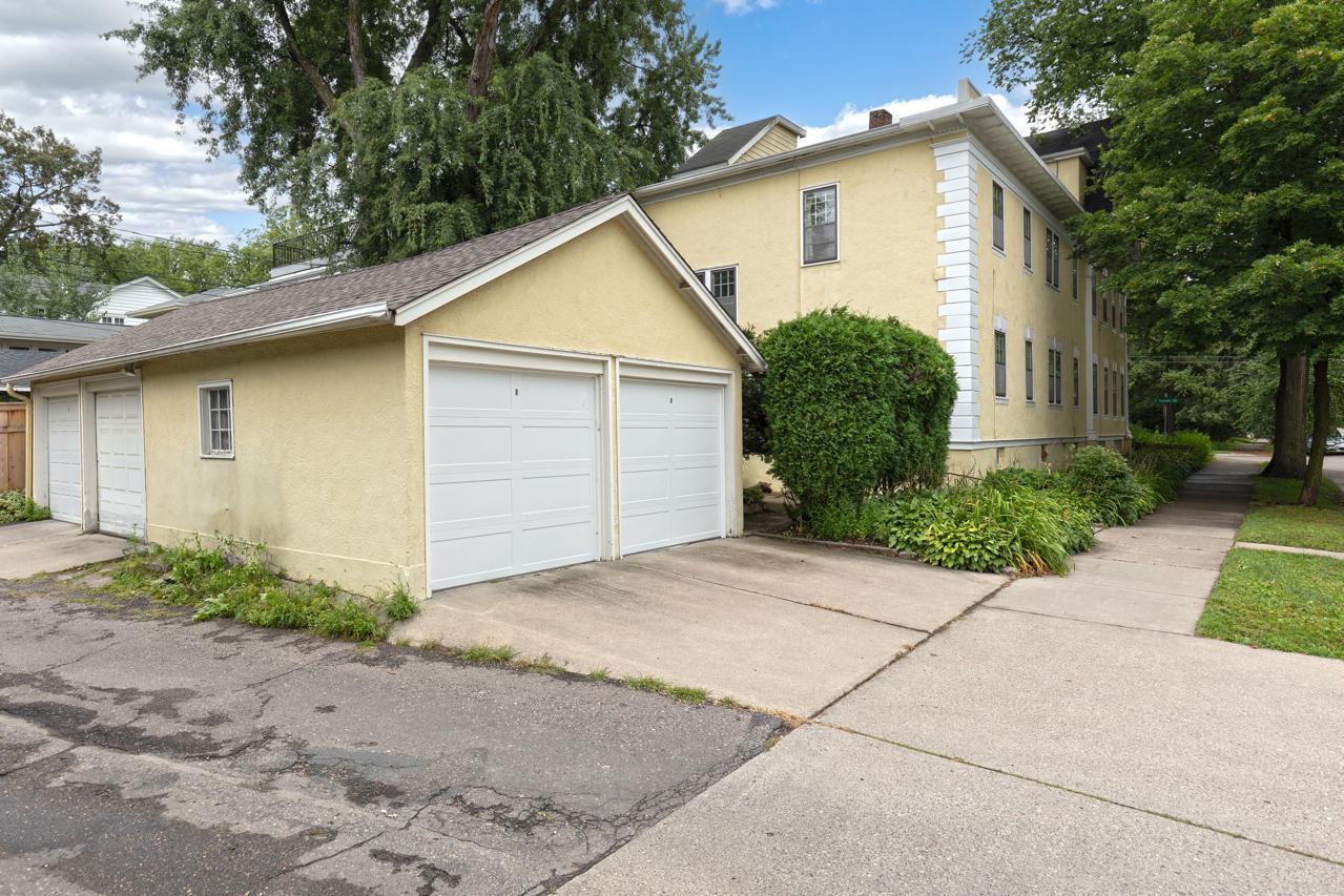 2101 Newton Avenue S Unit: R3
