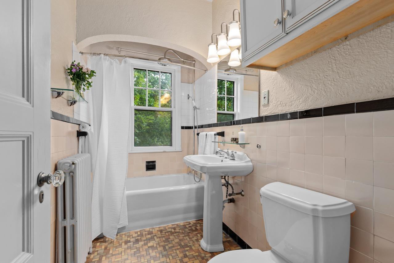 2101 Newton Avenue S Unit: R3