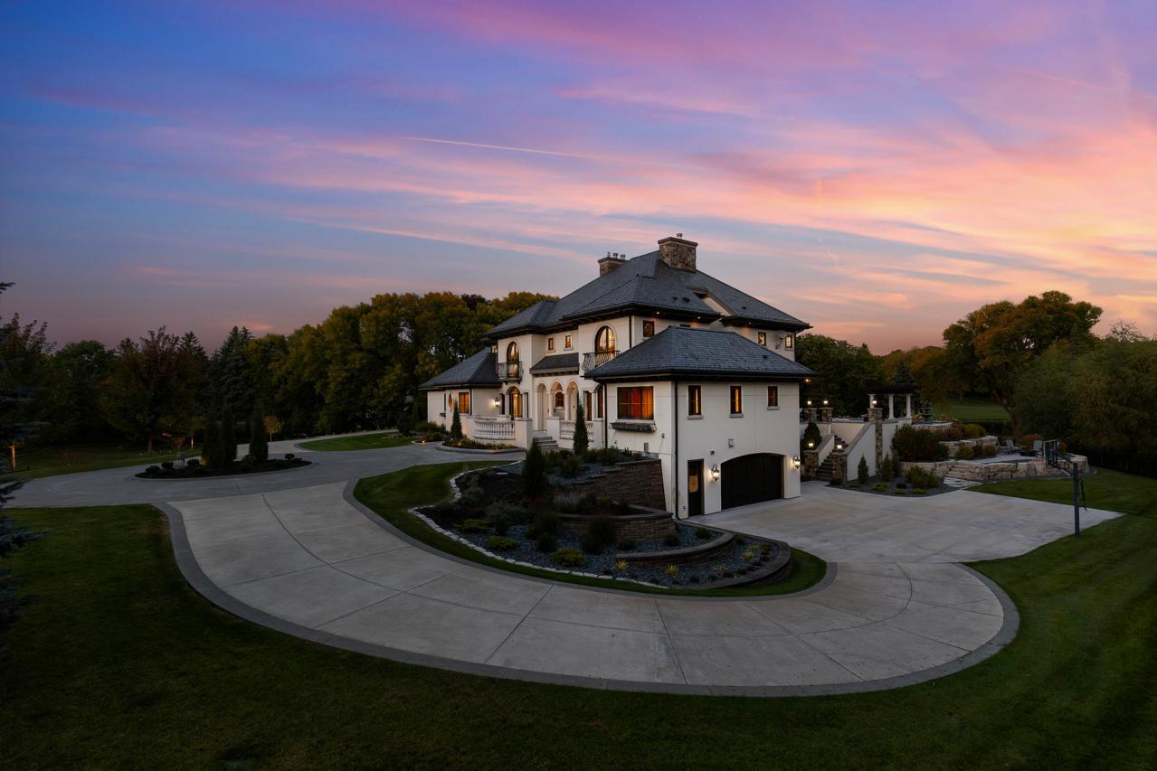 1560 Hunter Drive