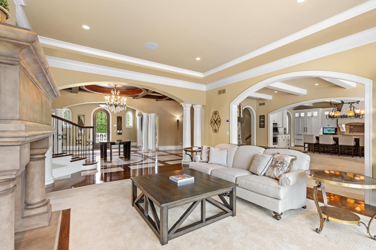 1560 Hunter Drive