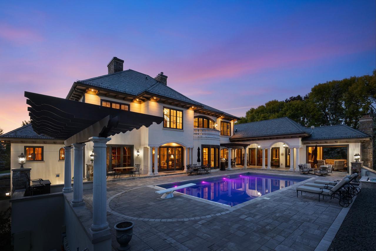 1560 Hunter Drive