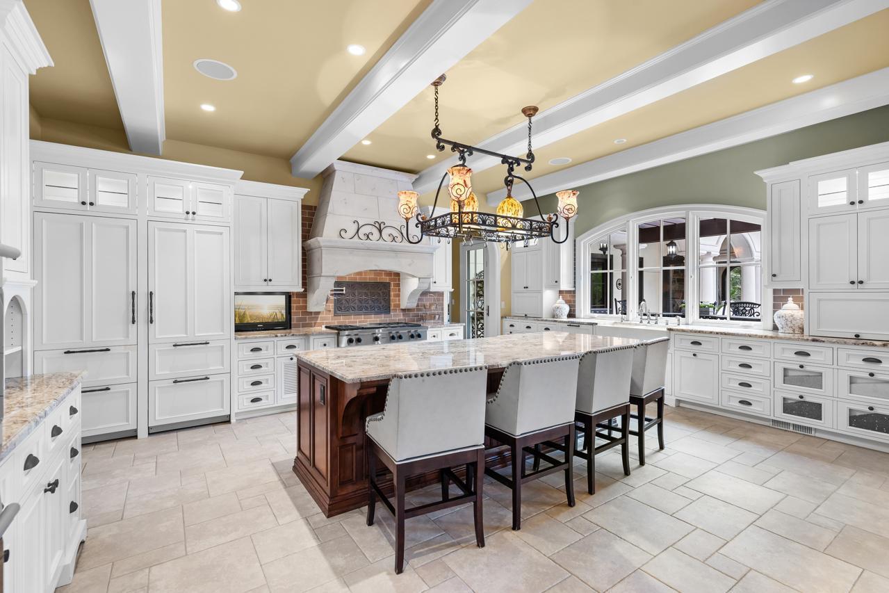 1560 Hunter Drive