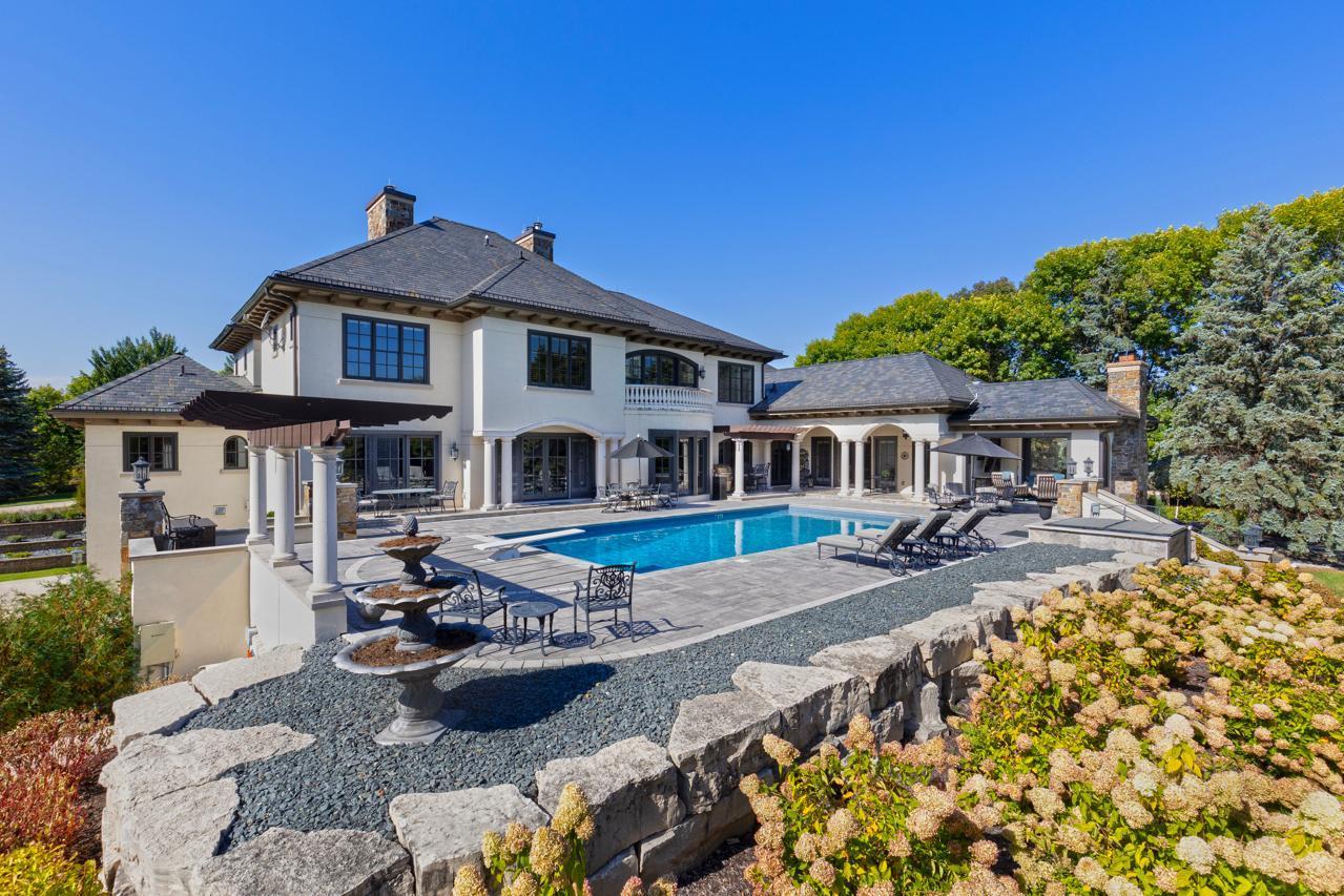 1560 Hunter Drive