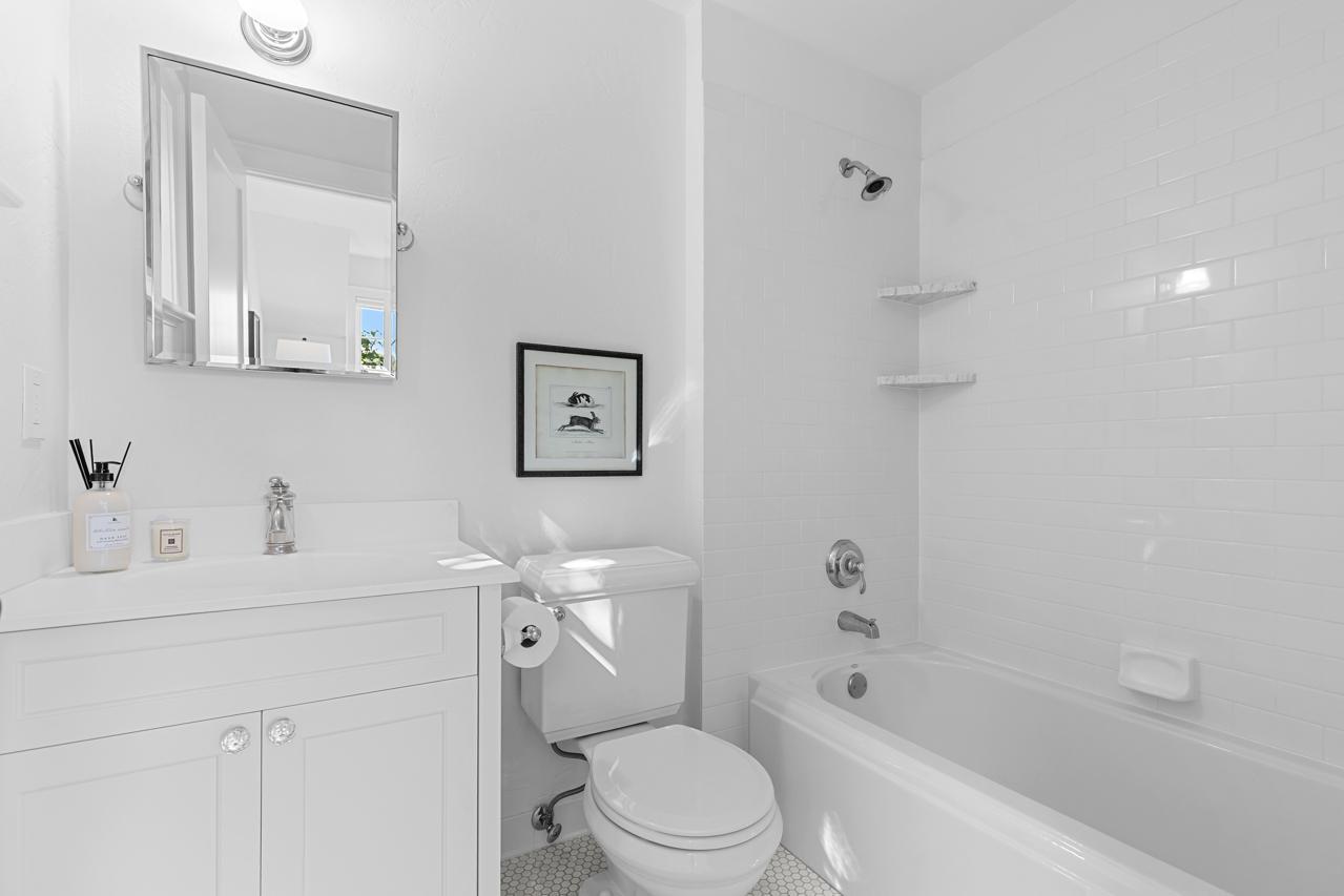 1074 Wildhurst Trail