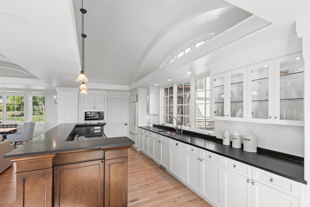 1074 Wildhurst Trail