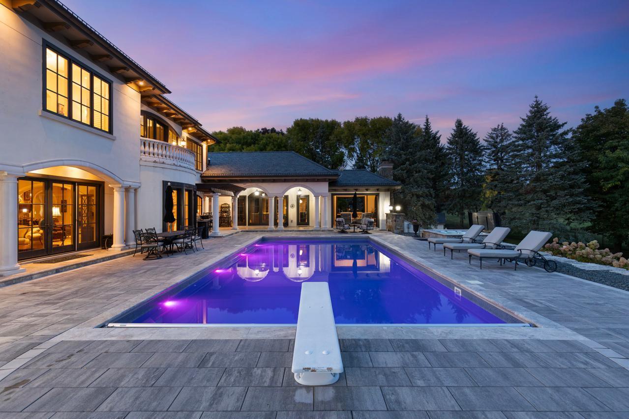 1560 Hunter Drive