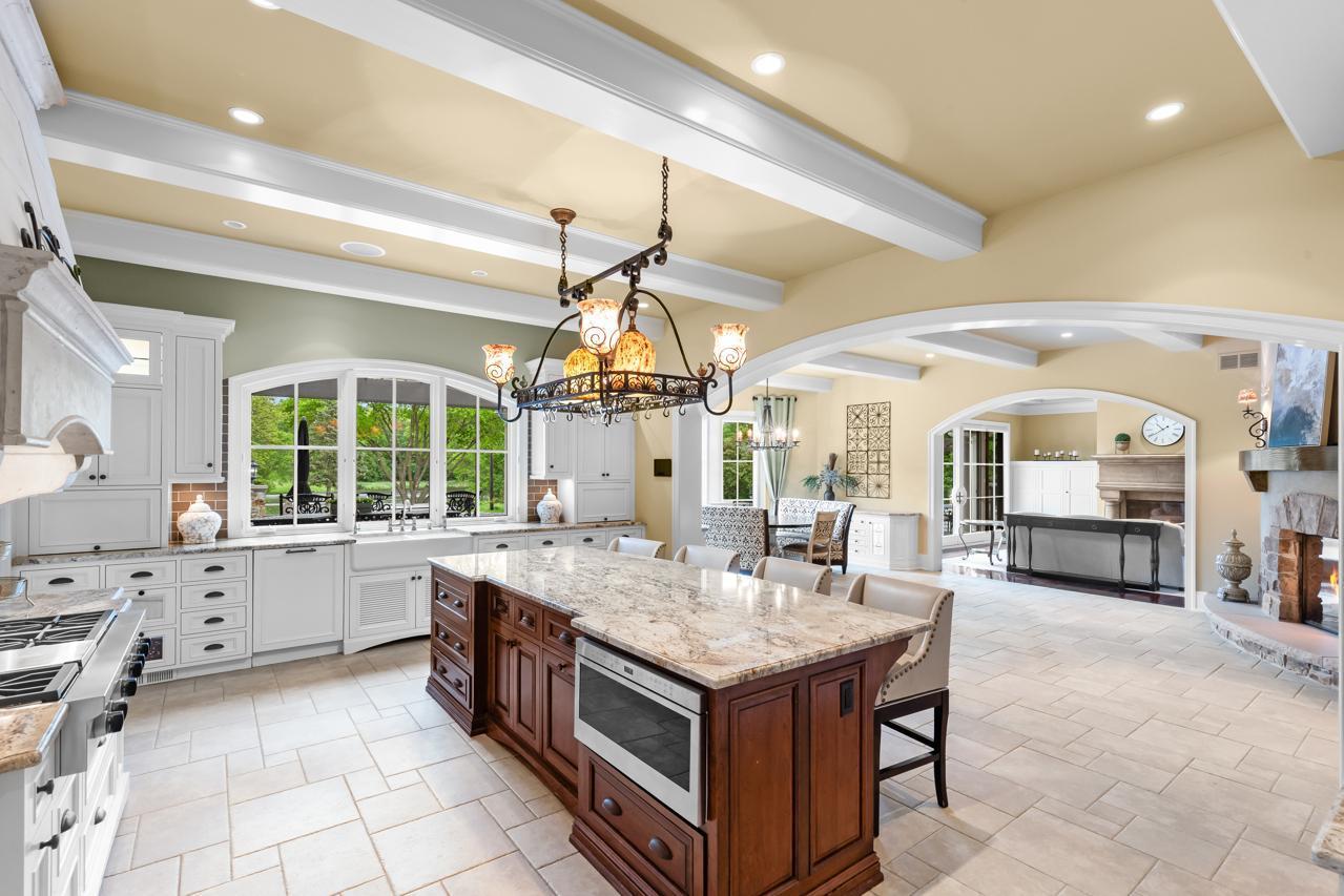 1560 Hunter Drive
