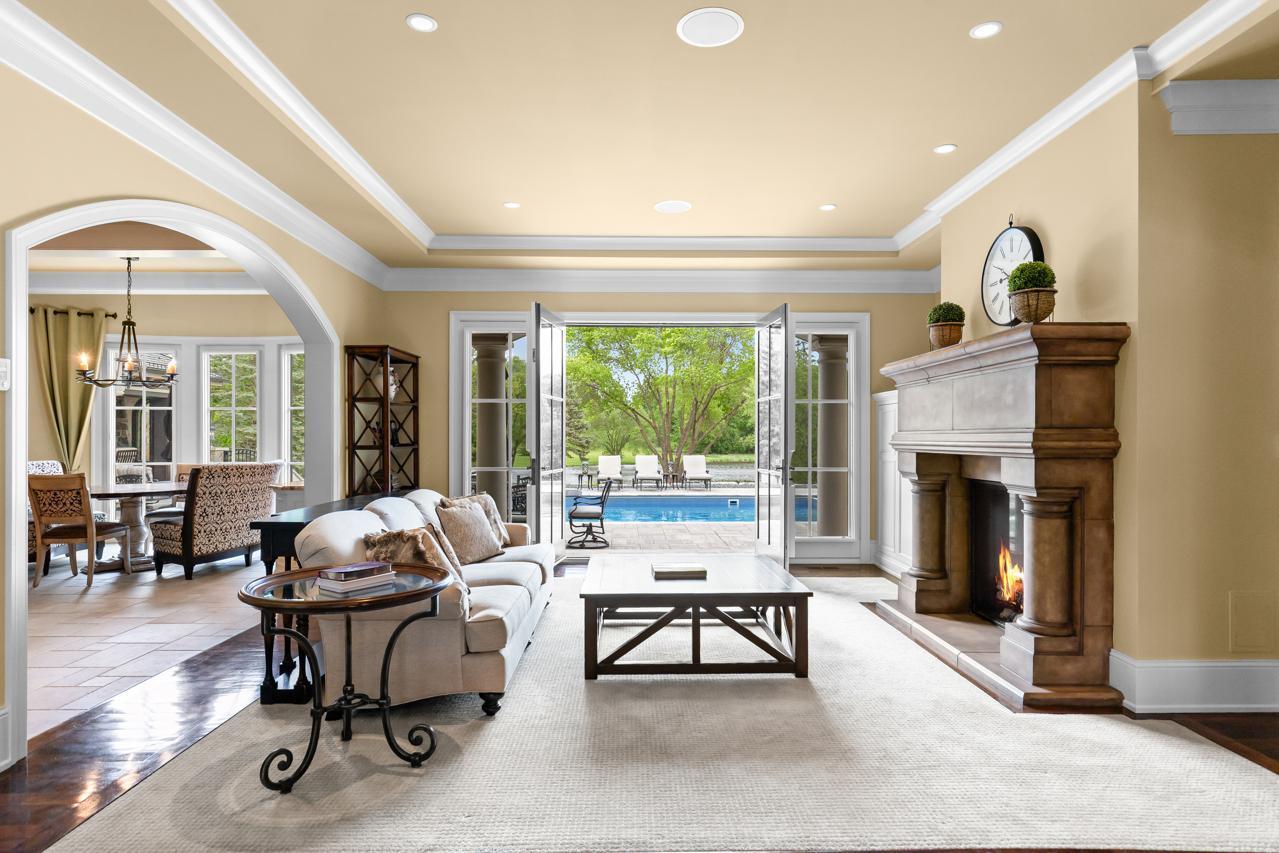 1560 Hunter Drive
