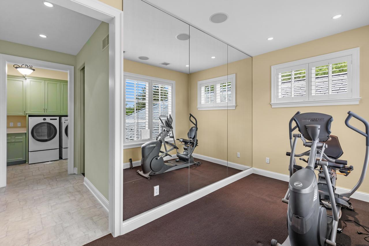 1560 Hunter Drive