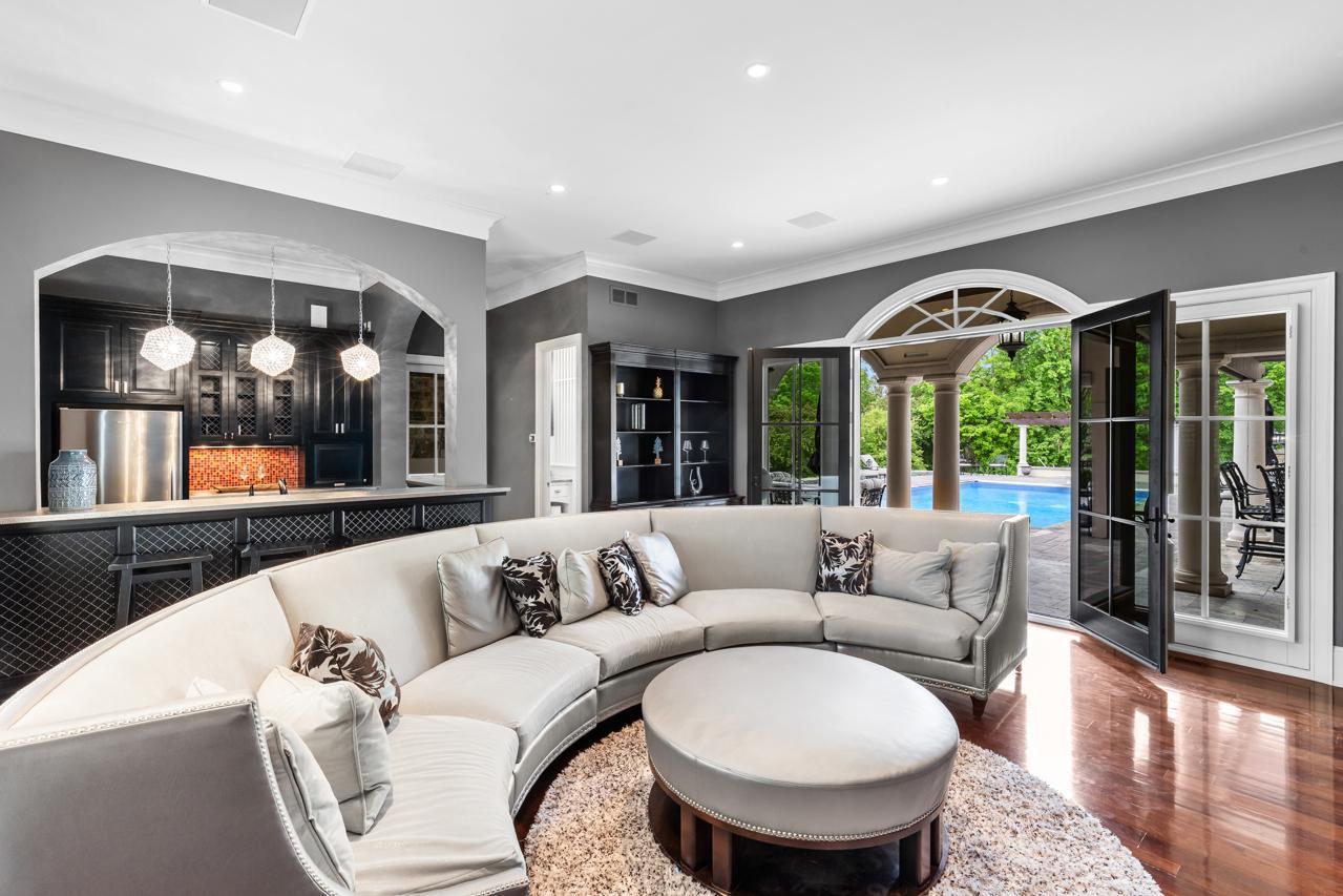 1560 Hunter Drive
