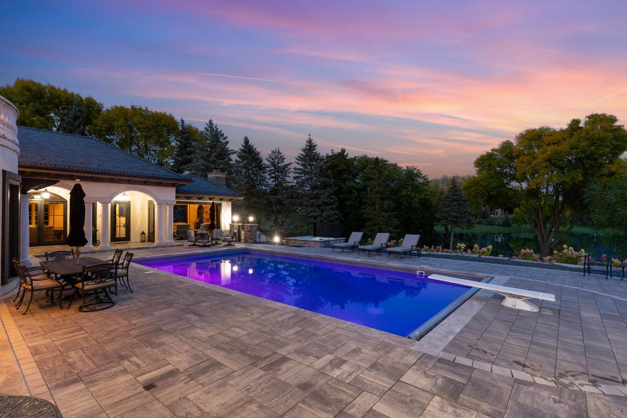 1560 Hunter Drive