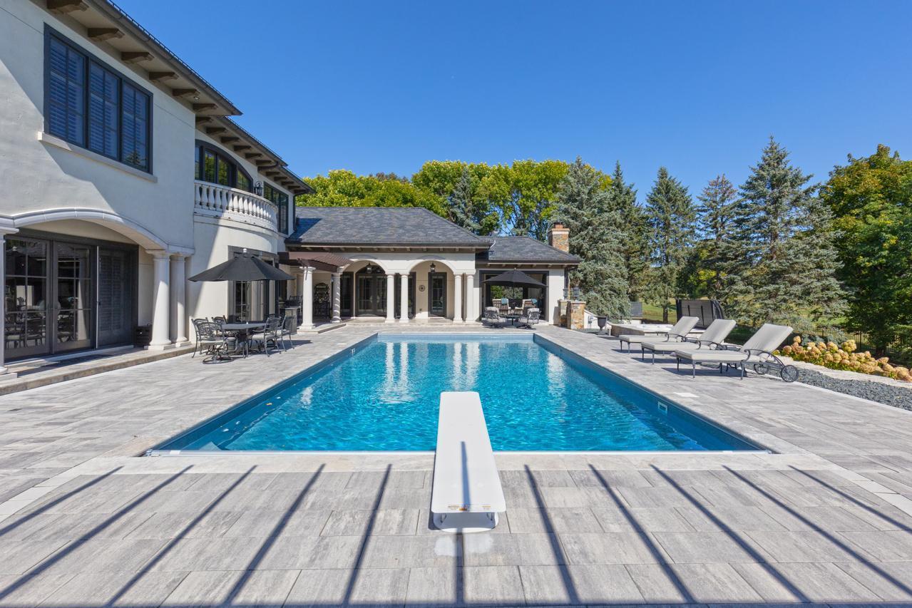 1560 Hunter Drive