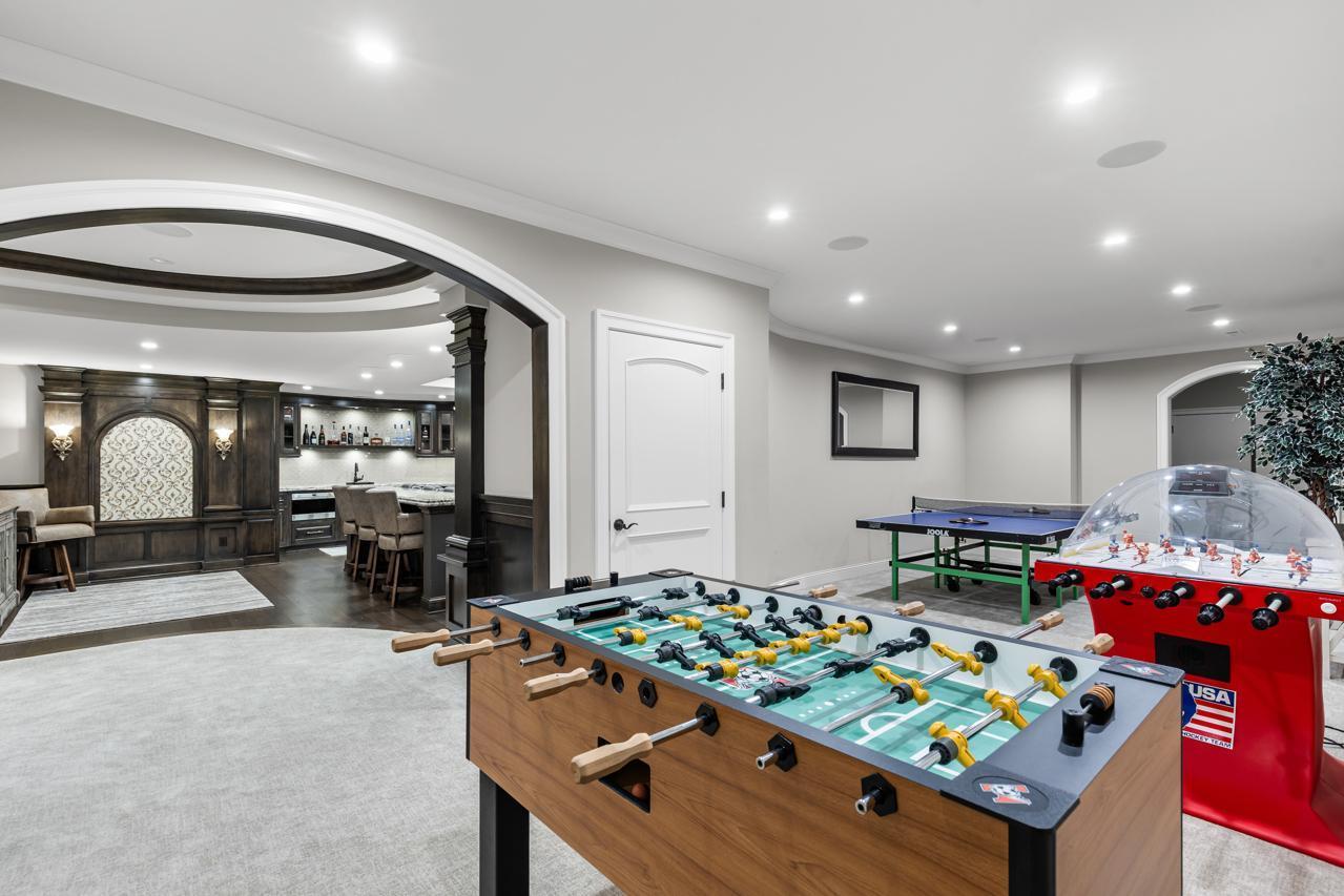 1560 Hunter Drive