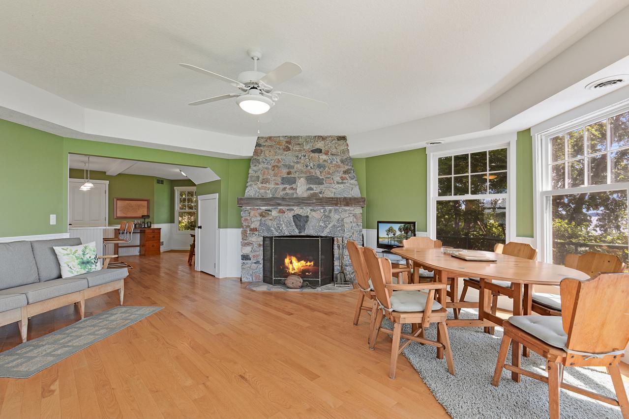 1000 Gale Island