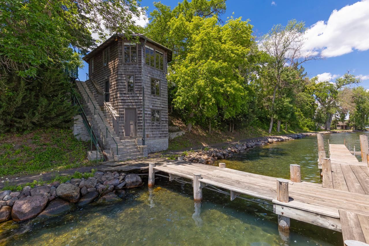 1000 Gale Island