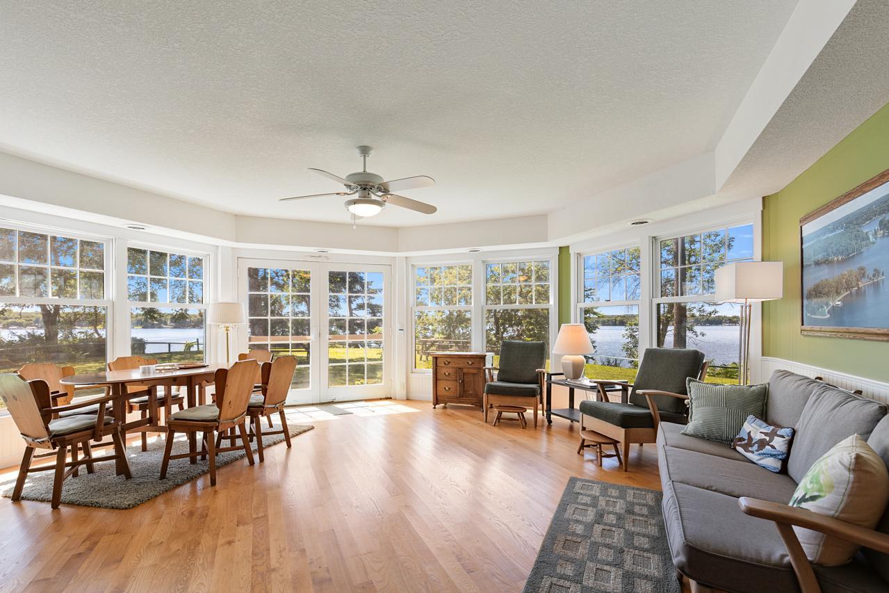 1000 Gale Island