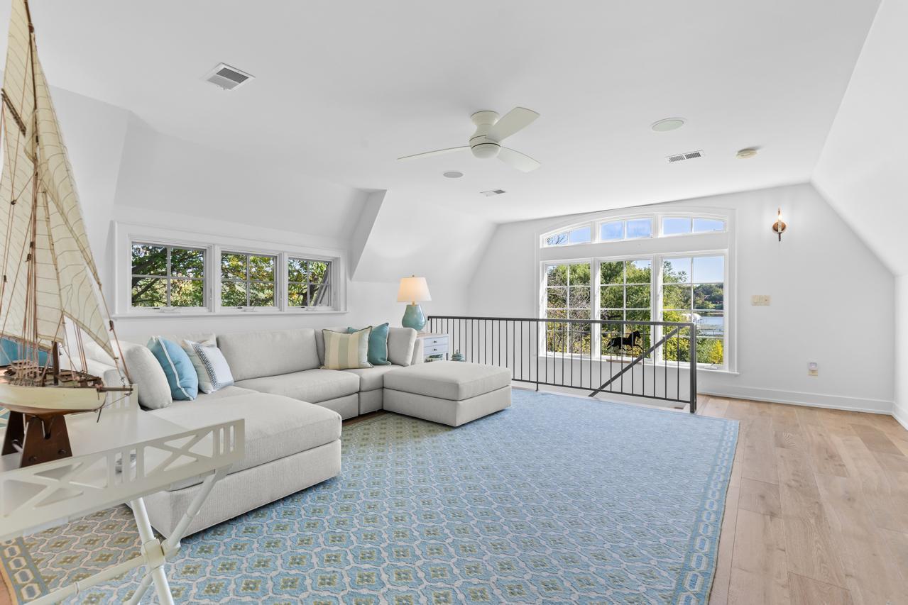 1074 Wildhurst Trail