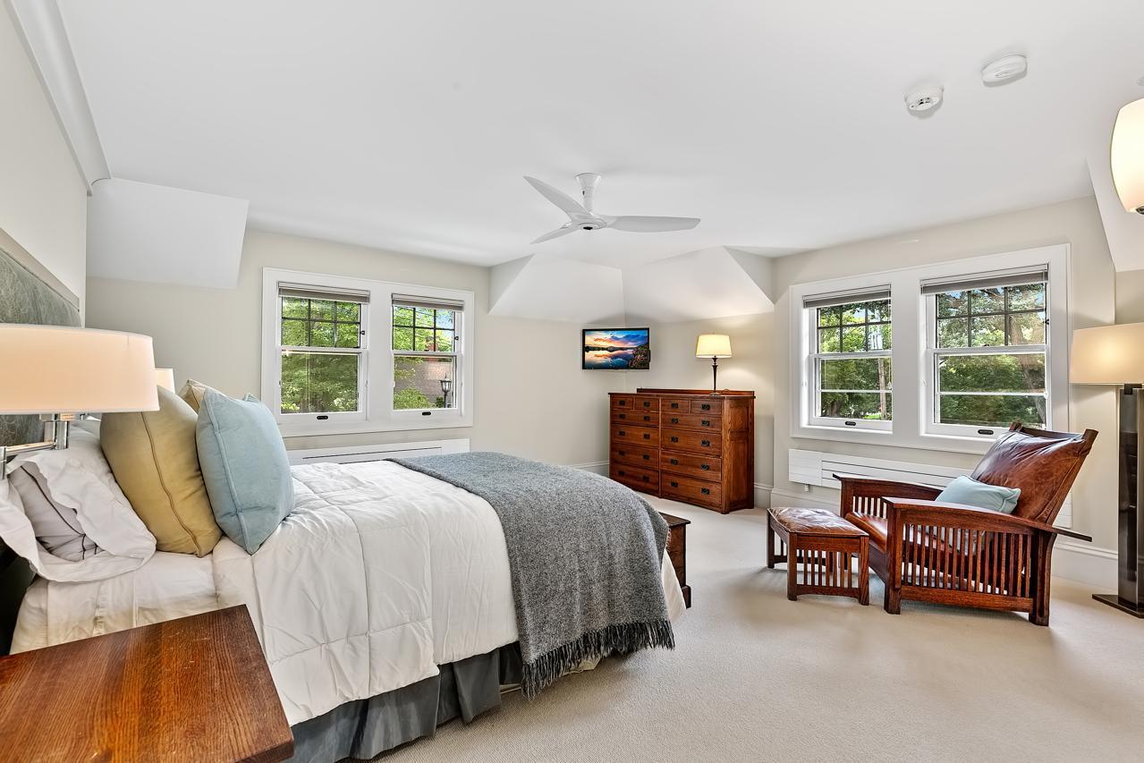 2119 E Lake Of The Isles Parkway